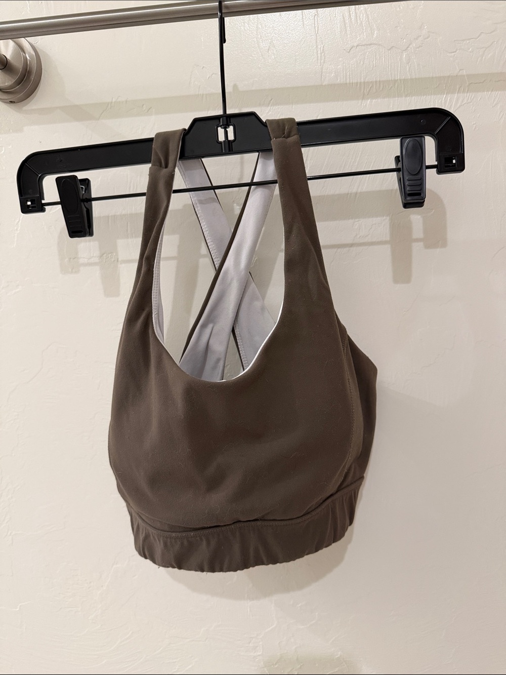 NVGTN Olive Cross-Back Sports Bra